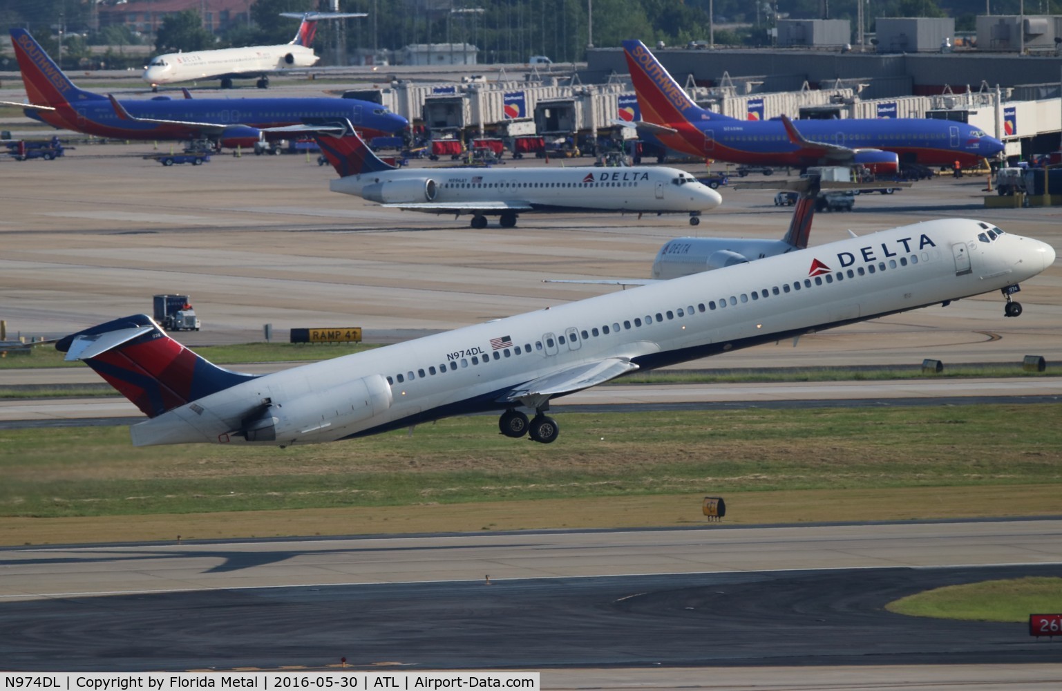 N974DL, 1991 McDonnell Douglas MD-88 C/N 53242, Delta