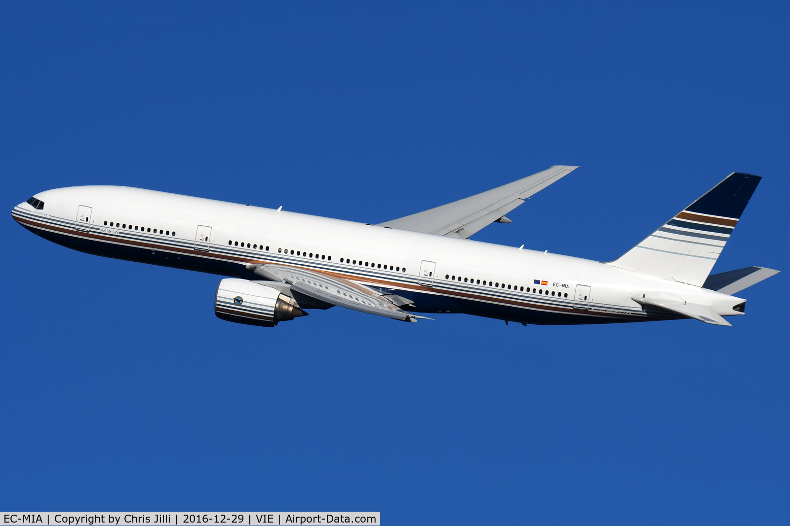 EC-MIA, 2002 Boeing 777-28E/ER C/N 28685, Privilege Style