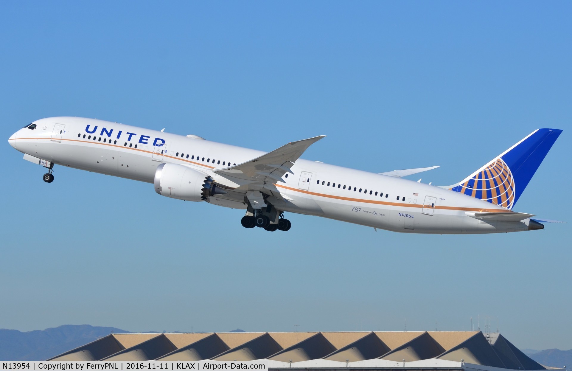 N13954, 2015 Boeing 787-9 Dreamliner C/N 36405, United B789 climbing out.