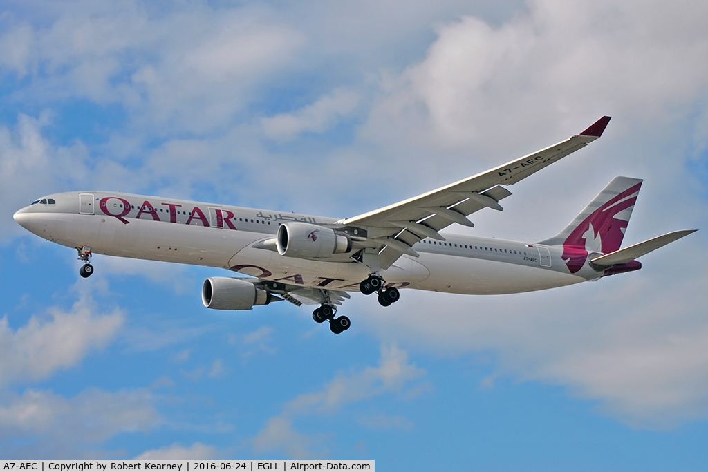 A7-AEC, 2005 Airbus A330-302 C/N 659, Arriving 27R