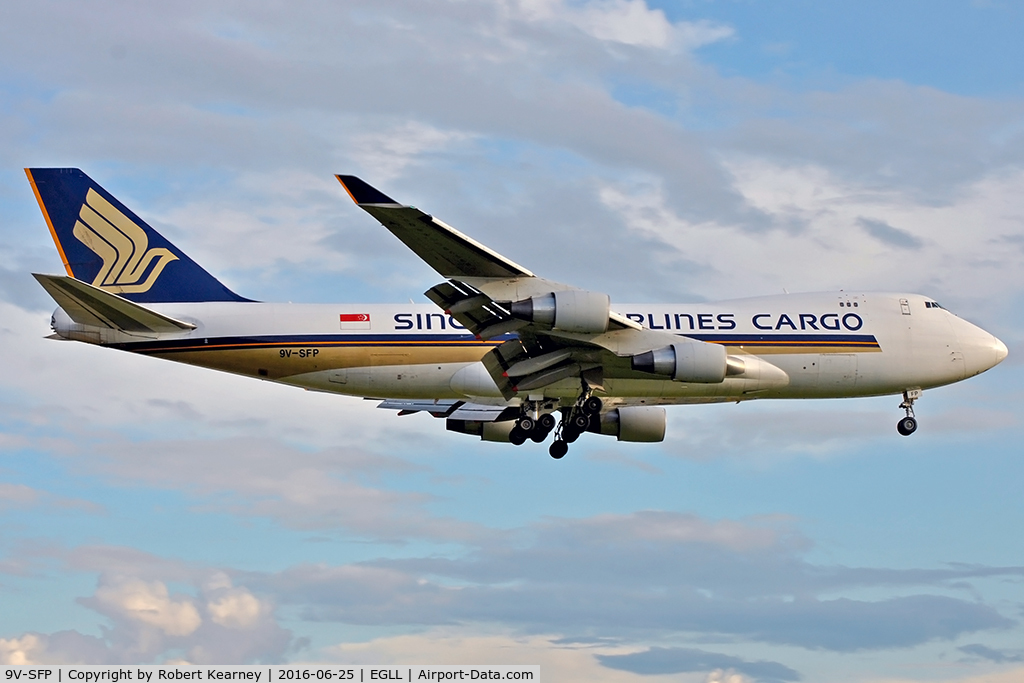 9V-SFP, 2005 Boeing 747-412F/SCD C/N 32902, Arriving 27R