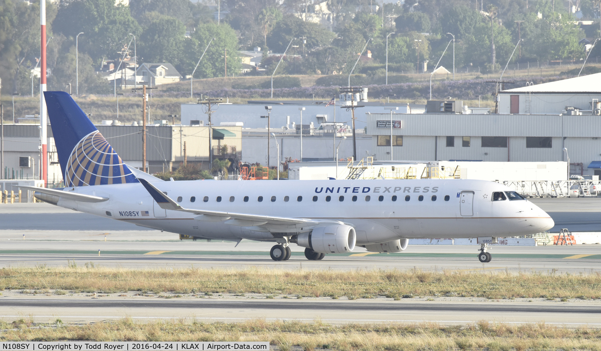 N108SY, 2014 Embraer 175LR (ERJ-170-200LR) C/N 17000401, Taxiing to gate at LAX