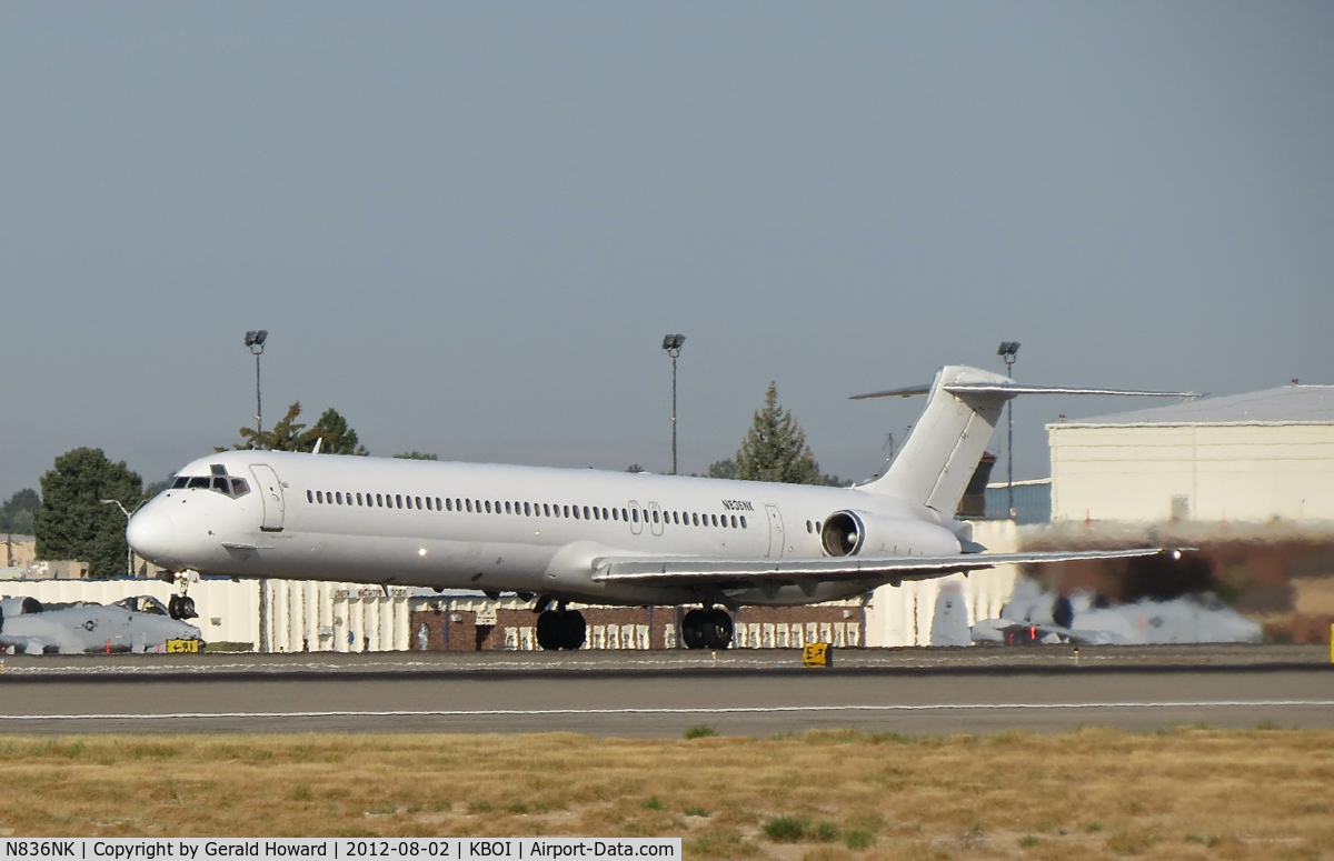 N836NK, 1990 McDonnell Douglas MD-83 (DC-9-83) C/N 53045, Take off roll on RWY 10R.