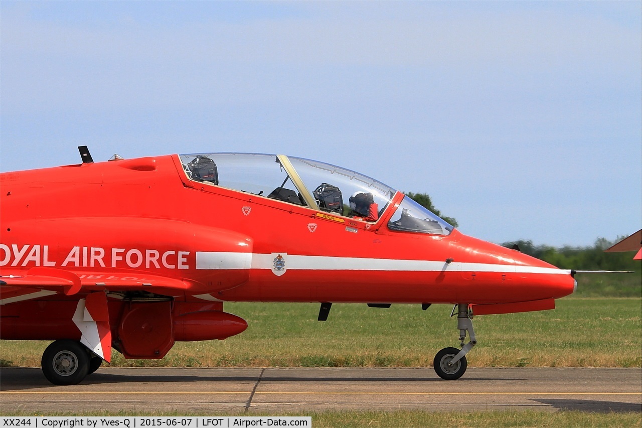 XX244, 1978 Hawker Siddeley Hawk T.1 C/N 080/312080, Royal Air Force Red Arrows Hawker Siddeley Hawk T.1, Taxiing to parking area, Tours - St Symphorien Air Base 705 (LFOT-TUF)