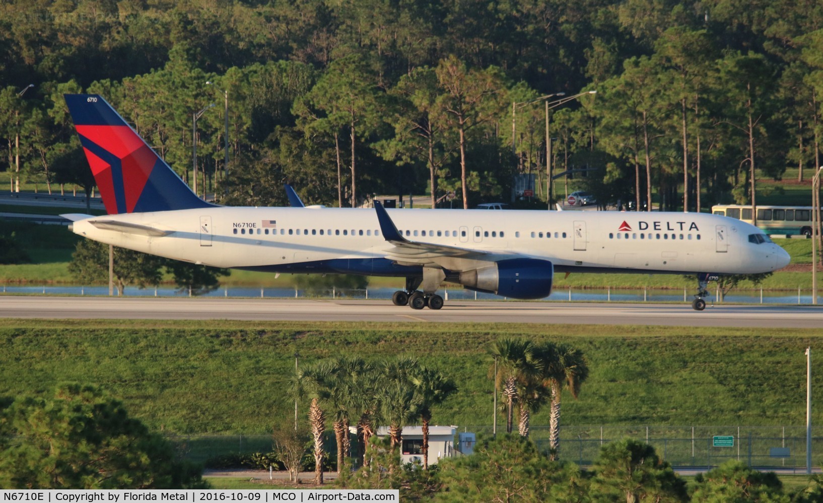 N6710E, 2000 Boeing 757-232 C/N 30482, Delta