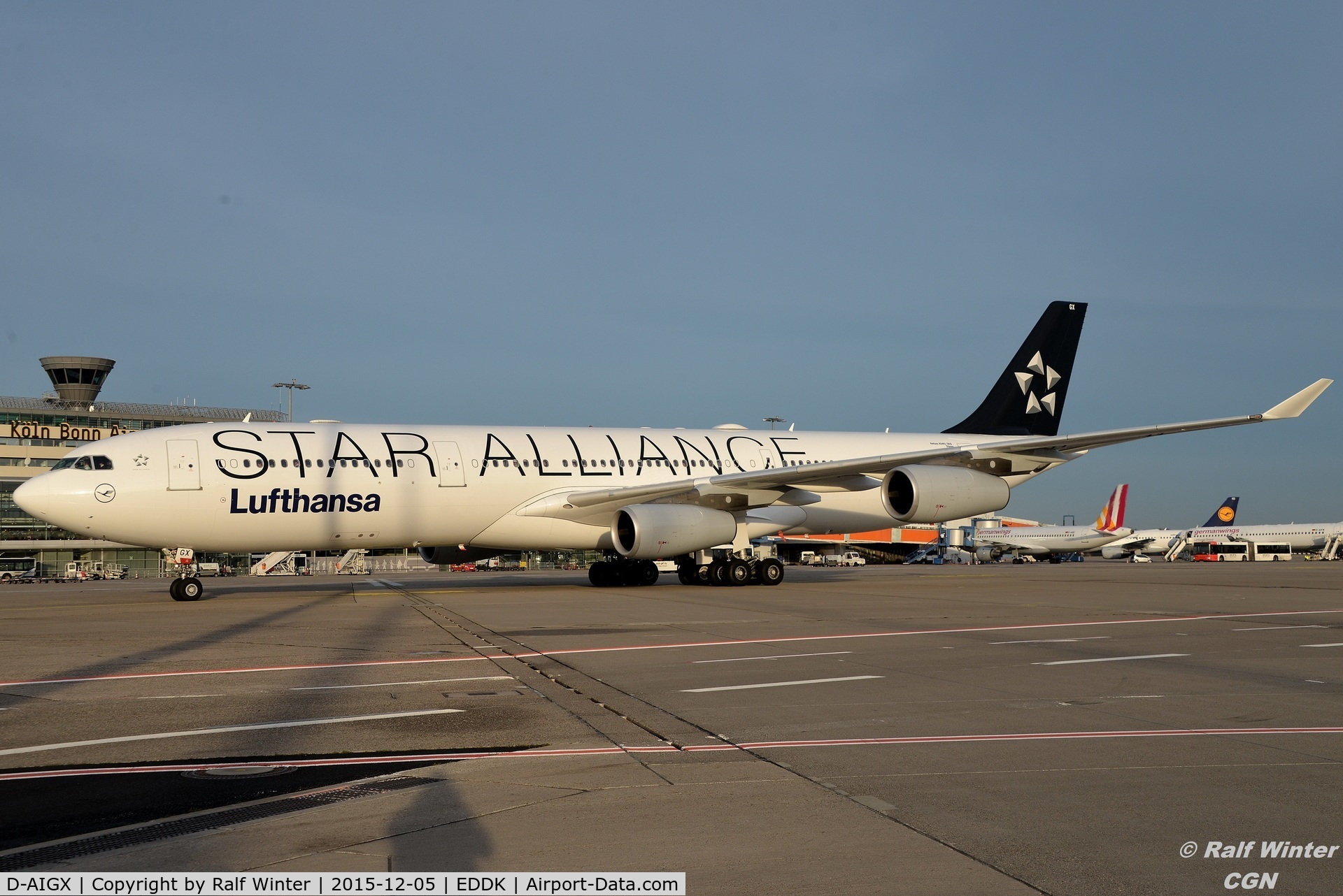 D-AIGX, 2000 Airbus A340-313X C/N 354, Airbus A340-313 - Lufthansa Star Alliance - D-AIGX - 05.12.2015 - CGN