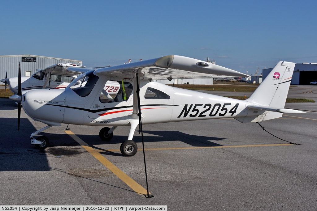 N52054, Cessna 162 Skycatcher C/N 16200022, nice!