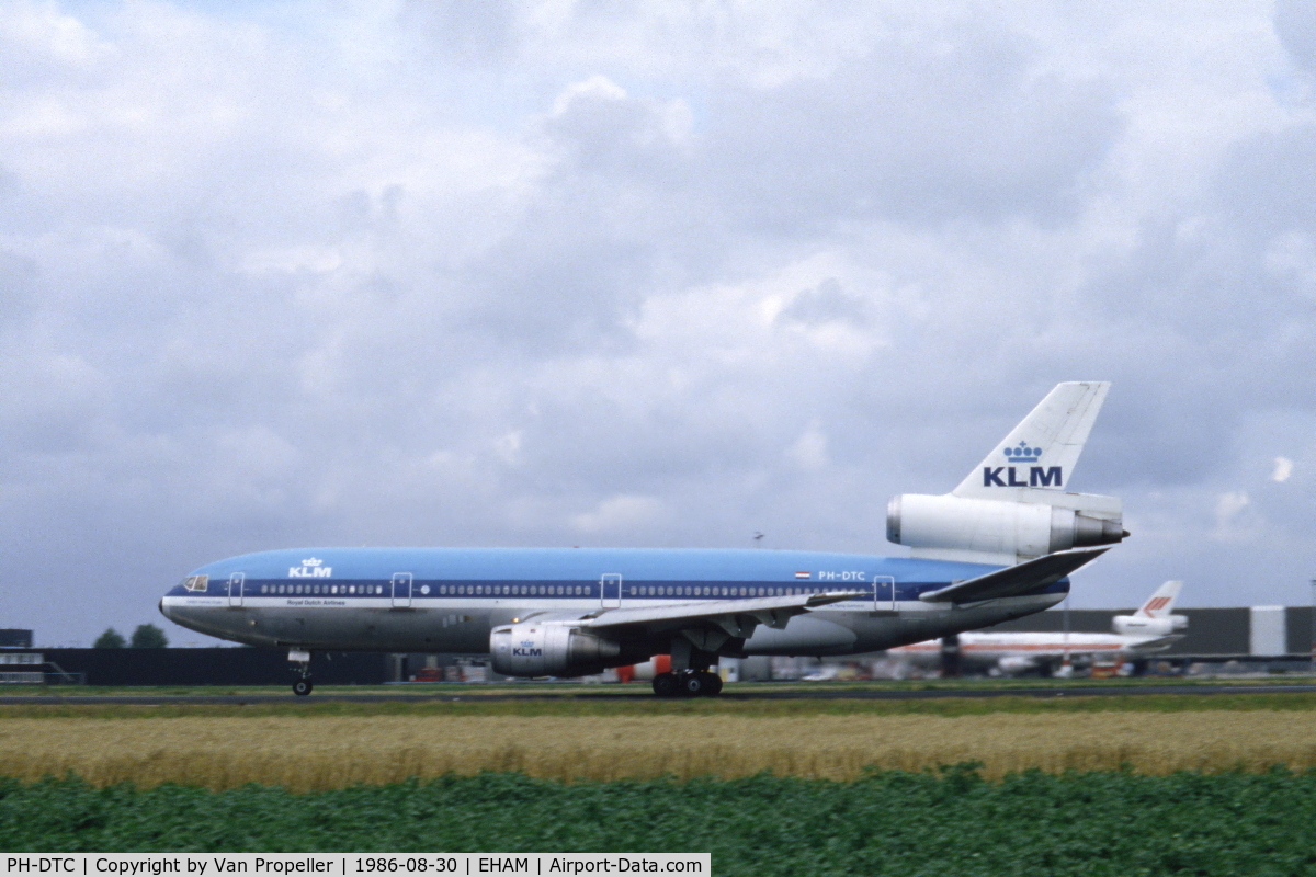 PH-DTC, 1972 Douglas DC-10-30 C/N 46552, KLM DC-10-30 taking off from Schiphol airport, the Netherlands, 1986