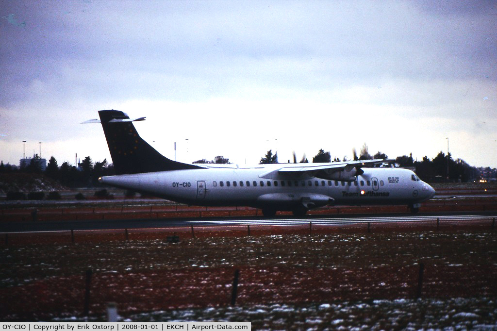 OY-CIO, 1999 ATR 72-212A C/N 595, OY-CIO in CPH MAR00 in Team Lufthansa c/s.