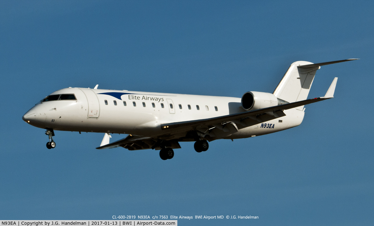 N93EA, Canadair CRJ-200ER (CL-600-2B19) C/N 7563, Approach to 33L.