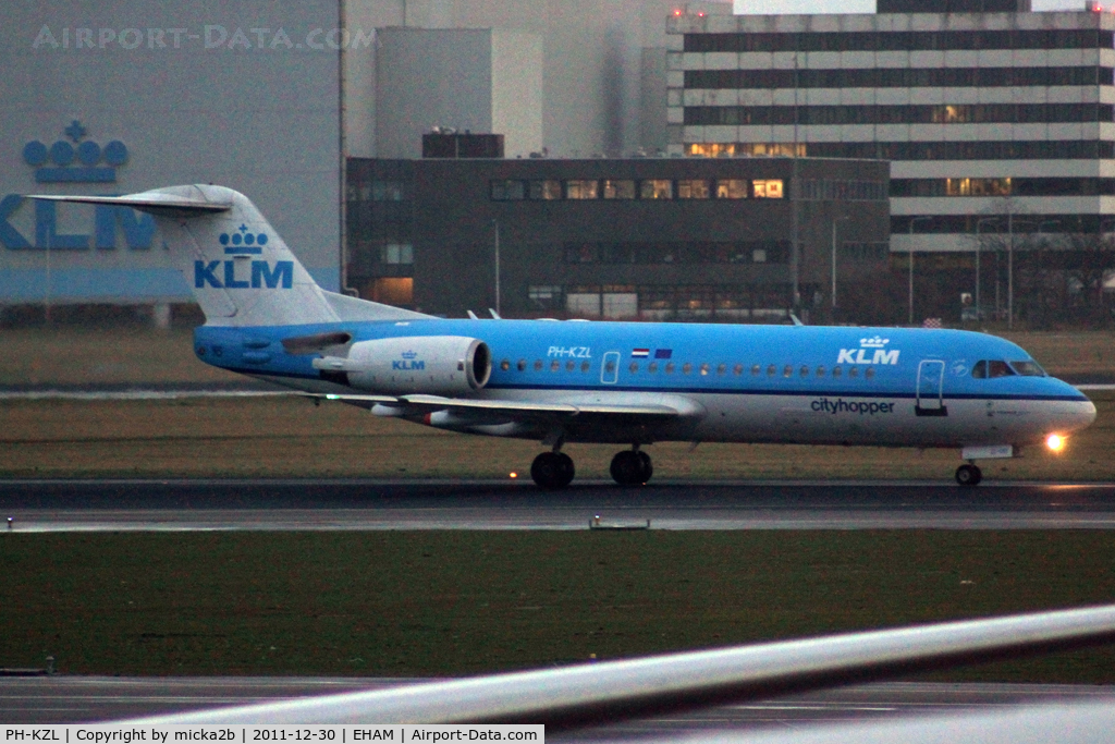 PH-KZL, 1995 Fokker 70 (F-28-0070) C/N 11536, Taxiing