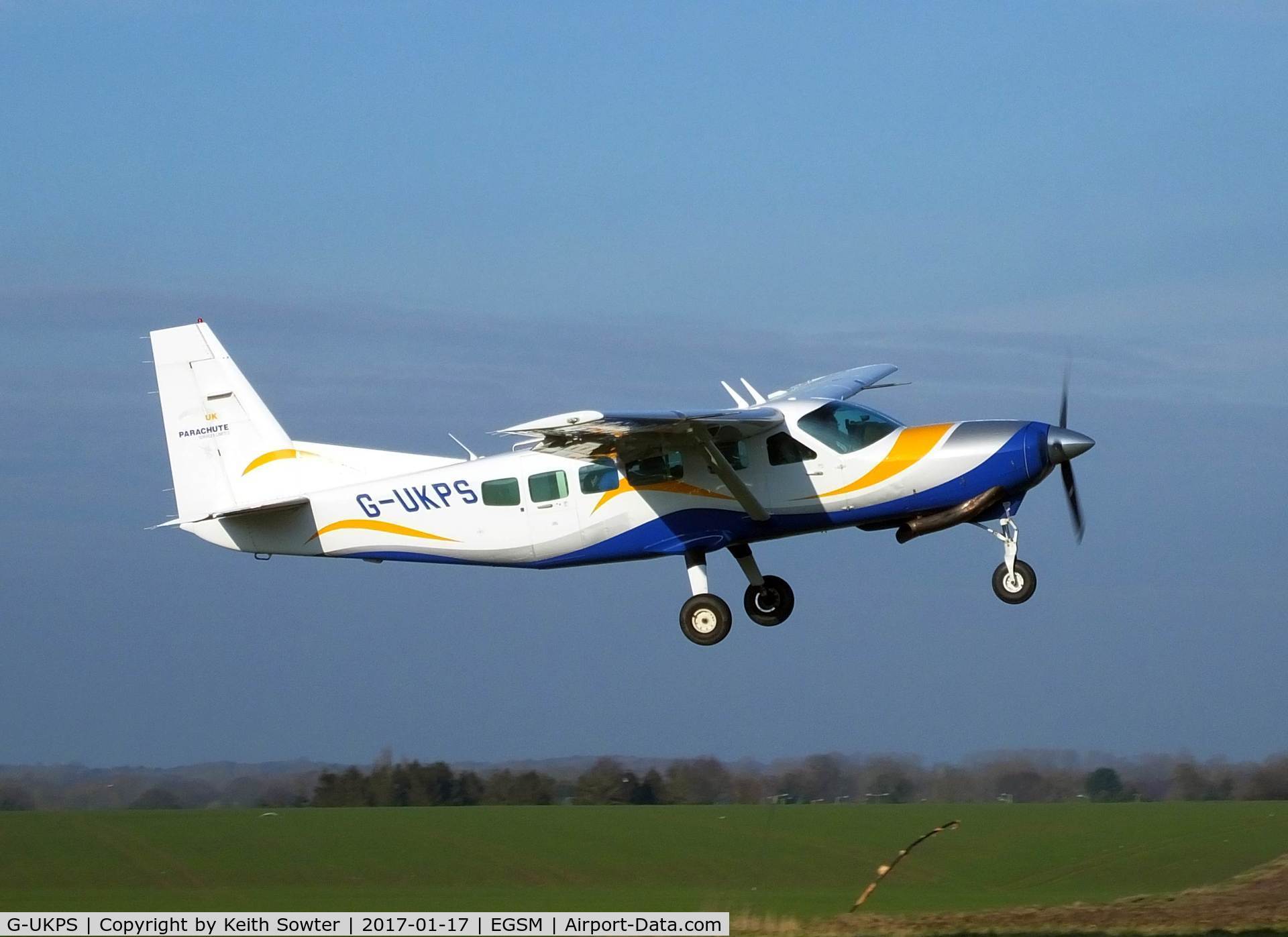 G-UKPS, 2007 Cessna 208 Caravan 1 C/N 20800423, Taking off