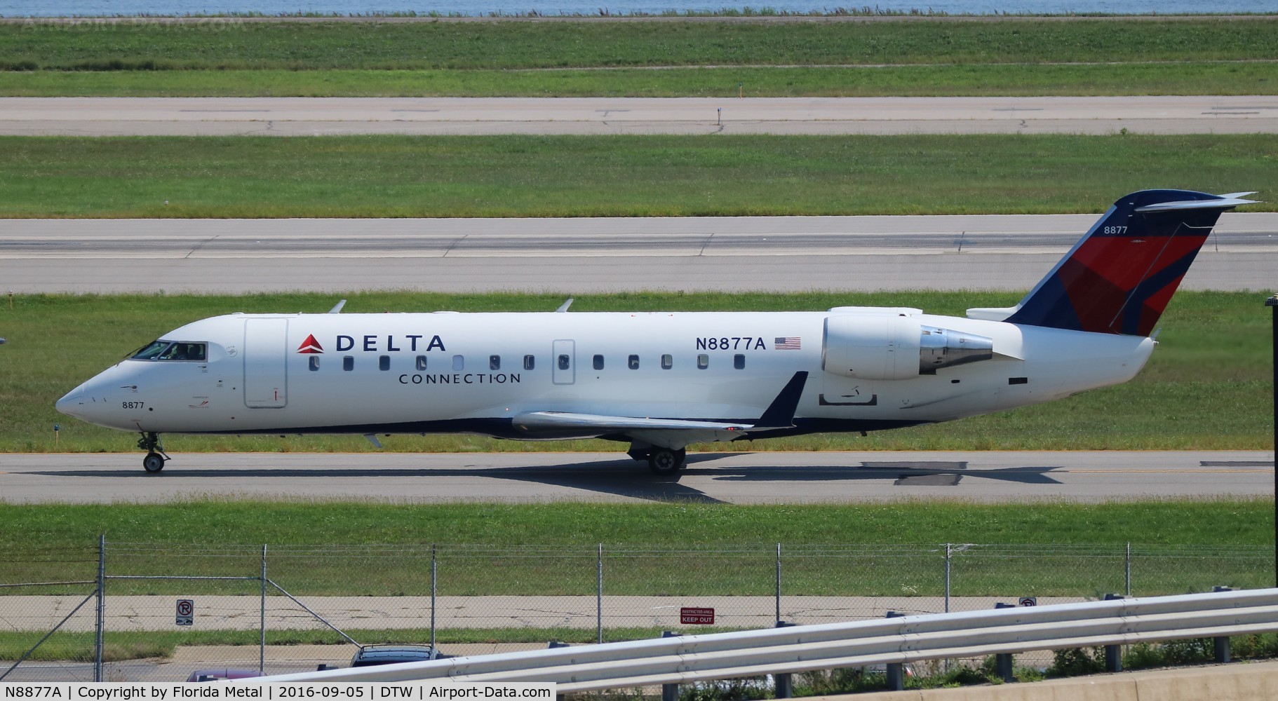 N8877A, 2003 Bombardier CRJ-440 (CL-600-2B19) C/N 7877, Delta Connection