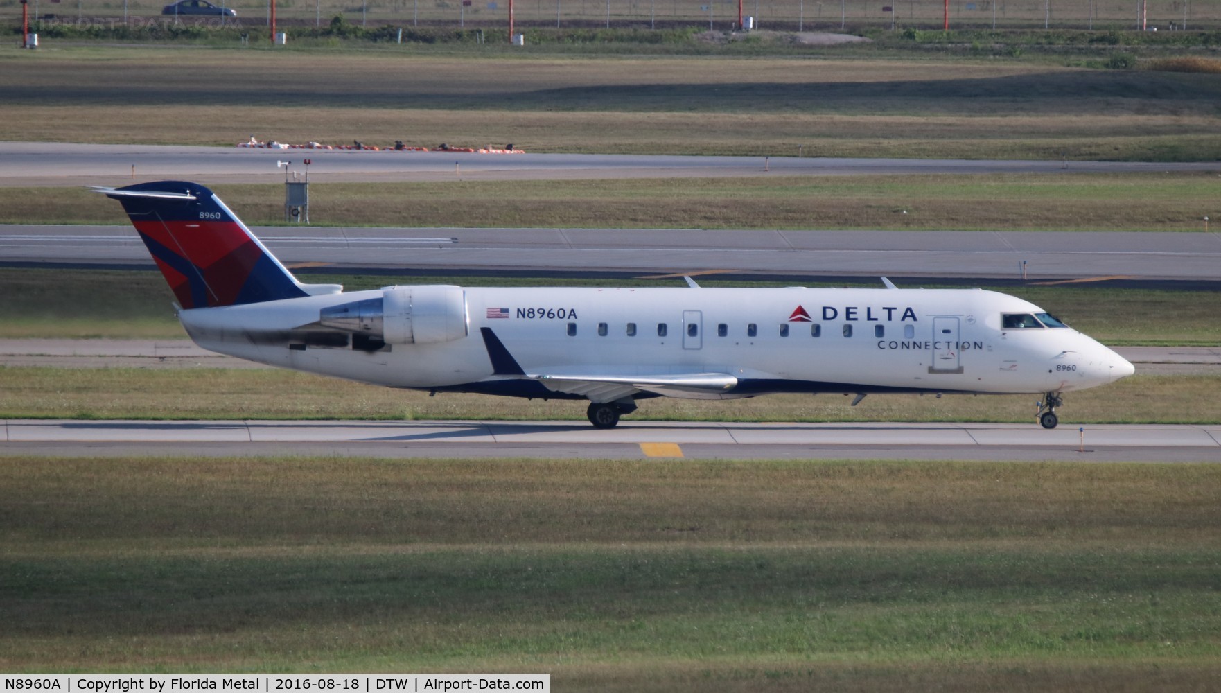 N8960A, 2004 Bombardier CRJ-200 (CL-600-2B19) C/N 7960, Delta Connection
