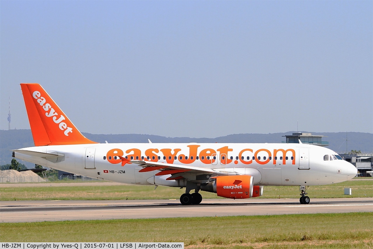 HB-JZM, 2004 Airbus A319-111 C/N 2370, Airbus A319-111, Lining up rwy 15, Bâle-Mulhouse-Fribourg airport (LFSB-BSL)