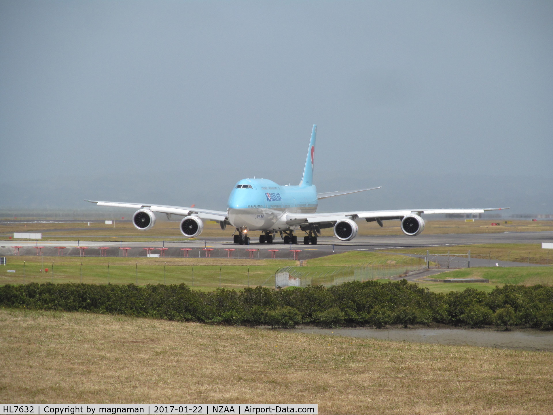 HL7632, 2015 Boeing 747-8B5 C/N 40907, taxying for departure