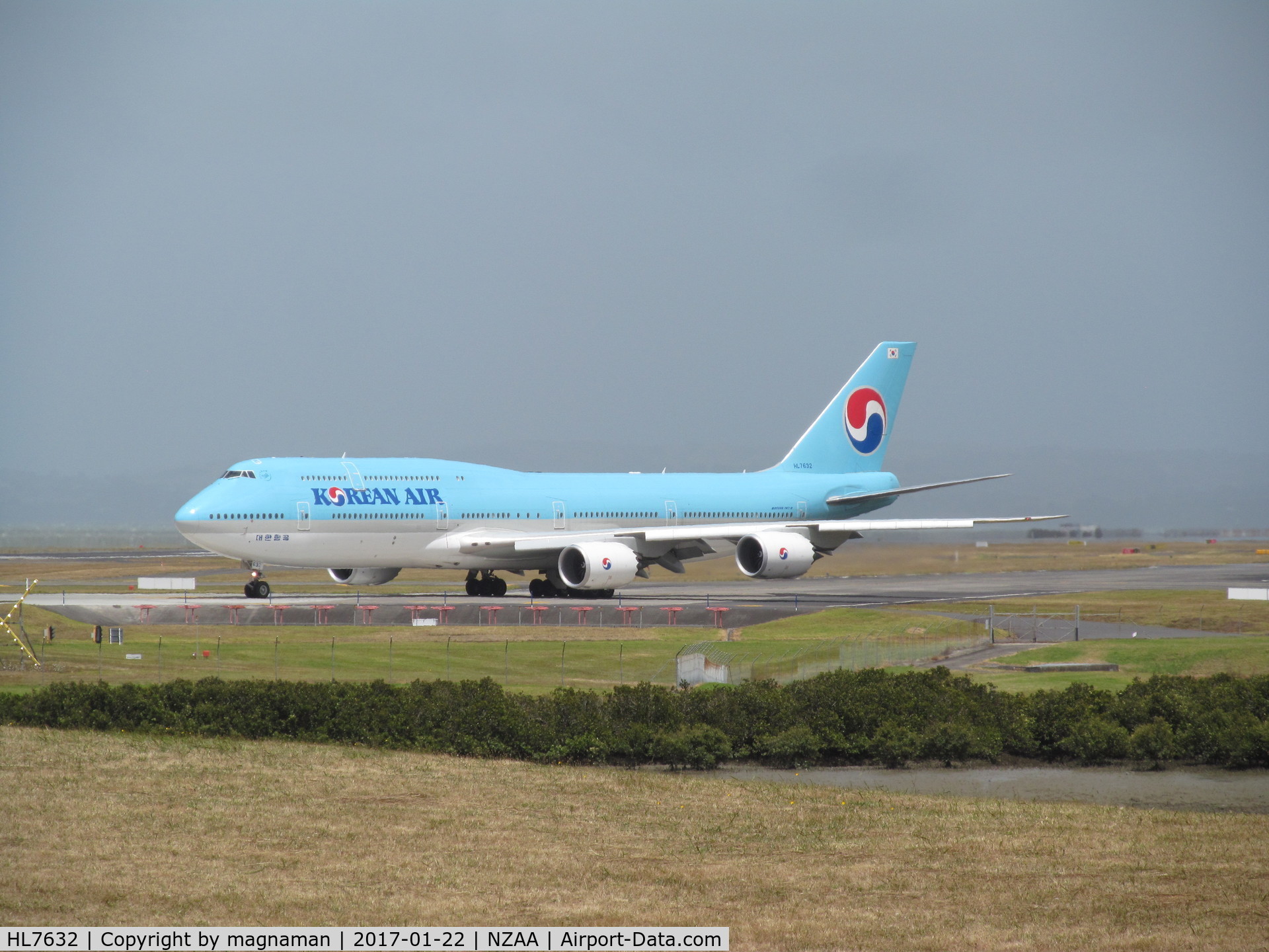 HL7632, 2015 Boeing 747-8B5 C/N 40907, about to turn taxy corner