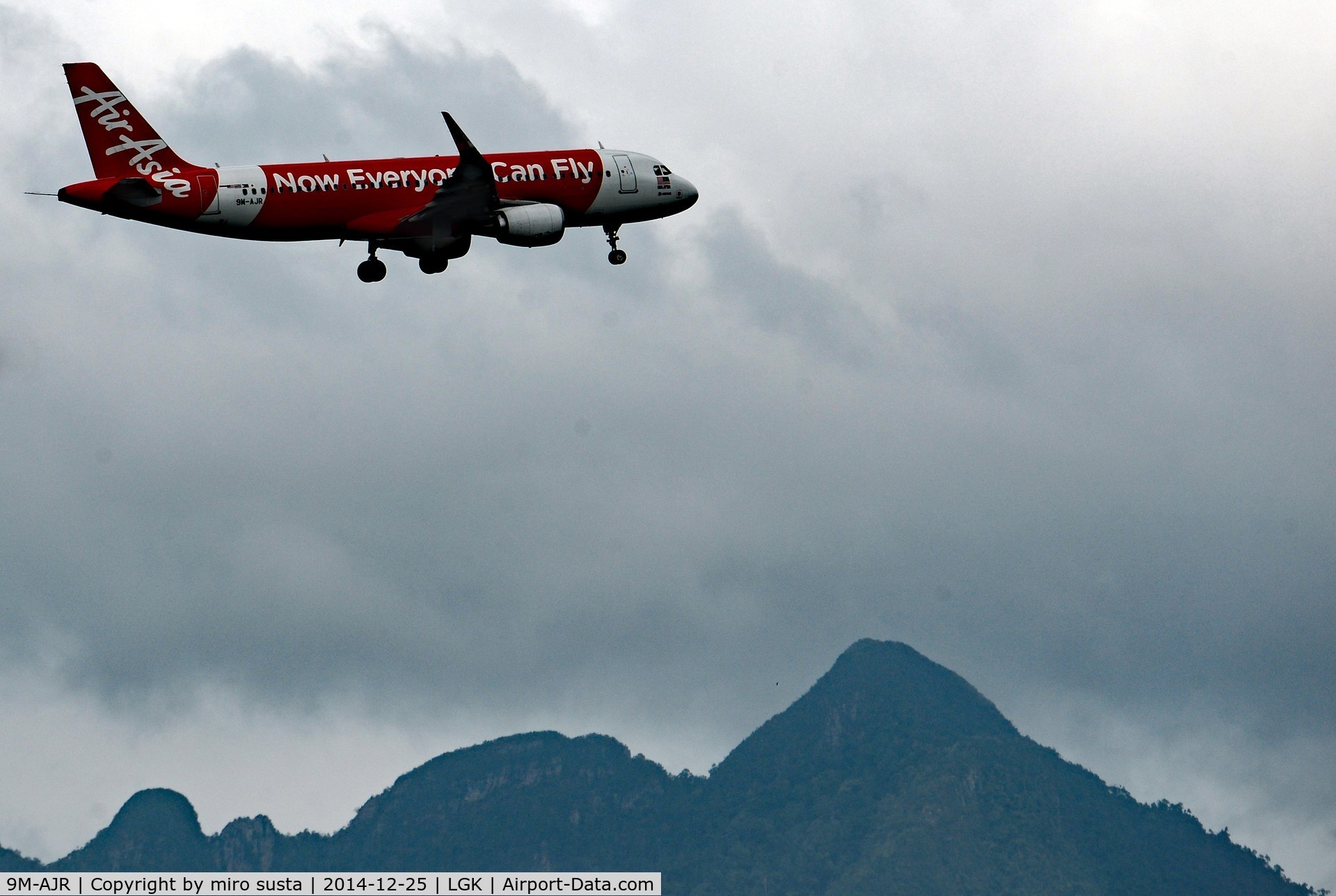 9M-AJR, 2014 Airbus A320-216 C/N 6215, Air Asia Airbubs A320-216 airplane, Langkawi, Malaysia