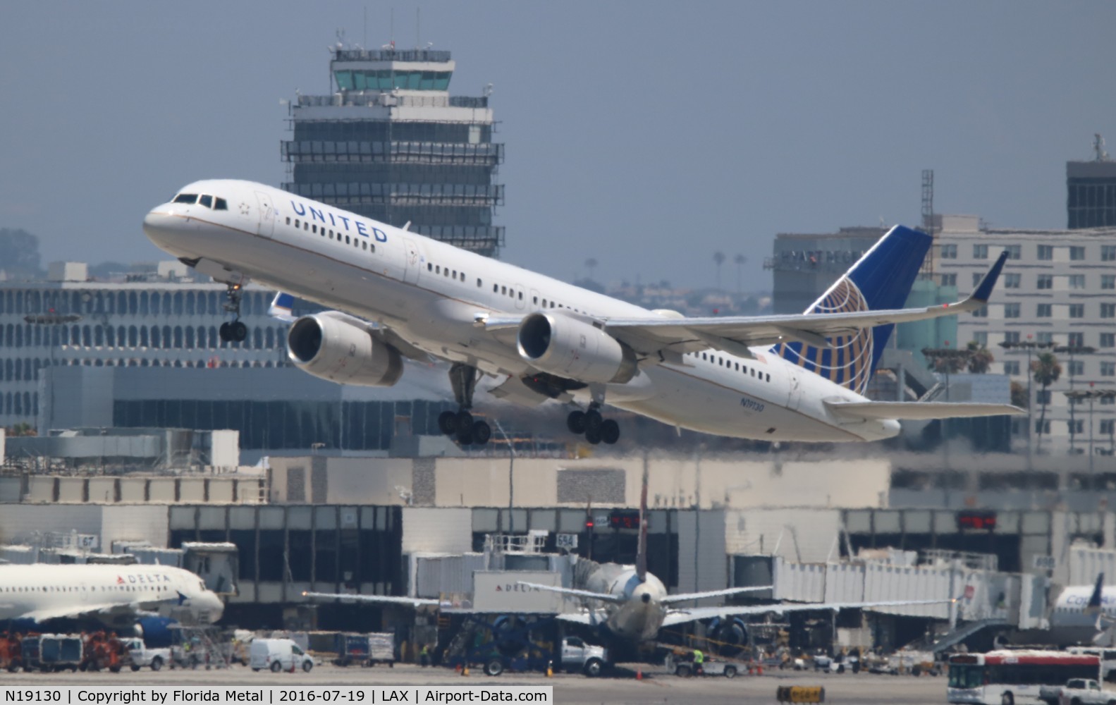 N19130, 1998 Boeing 757-224/ER C/N 28970, United