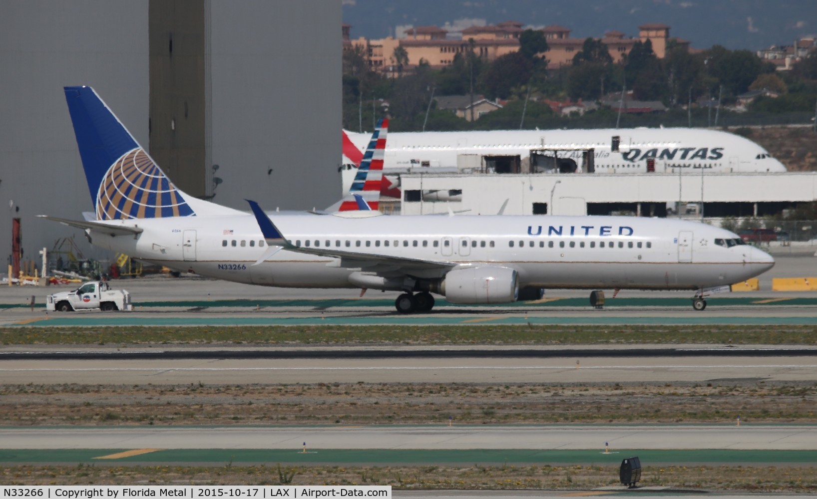 N33266, 2001 Boeing 737-824 C/N 32403, United