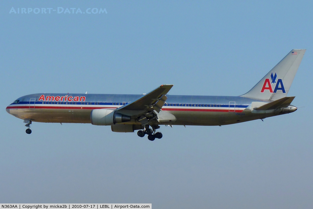 N363AA, 1988 Boeing 767-323 C/N 24044, Landing