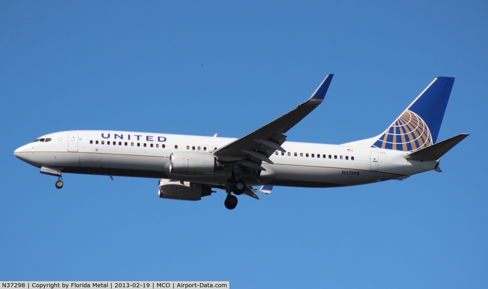 N37298, 2005 Boeing 737-824 C/N 34004, United