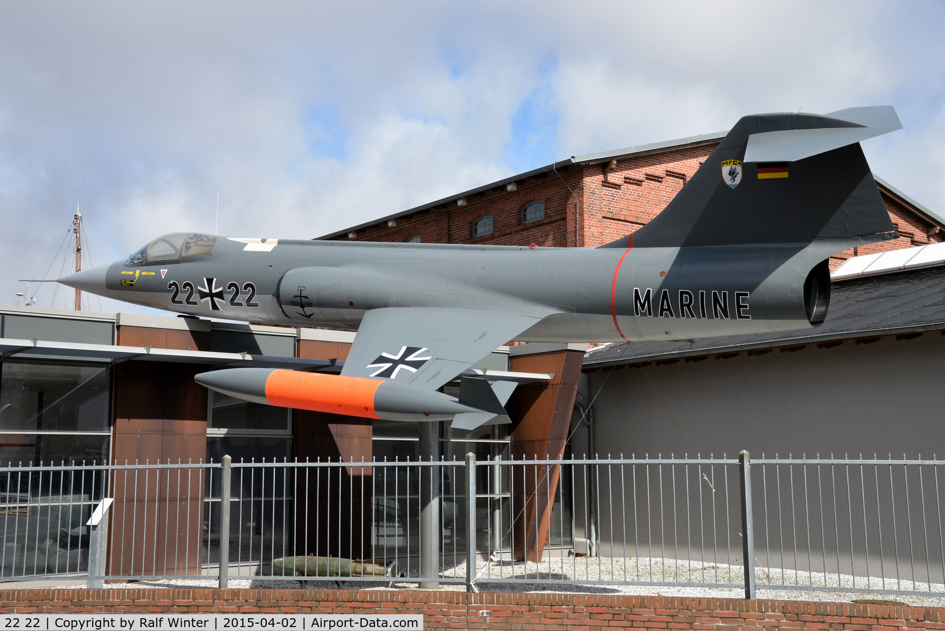 22 22, Lockheed F-104G Starfighter C/N 683-9035, Lockheed F-104G Starfighter - off Airport - 22+22 ex 25+74 MFG1 - 02.04.2015 - Marinemuseum Wilhelmshaven
