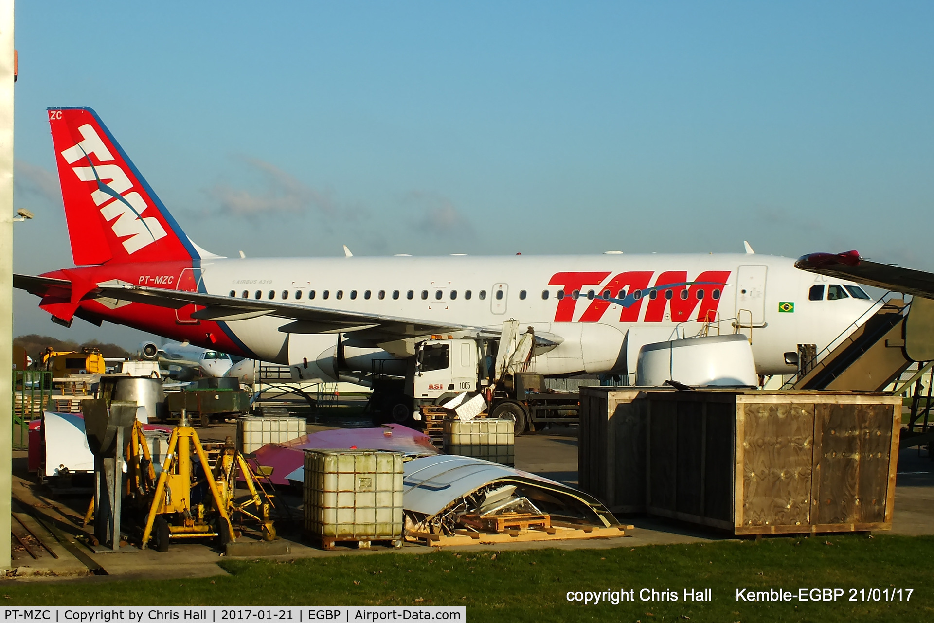 PT-MZC, 1999 Airbus A319-132 C/N 1092, being parted out by ASI at Kemble
