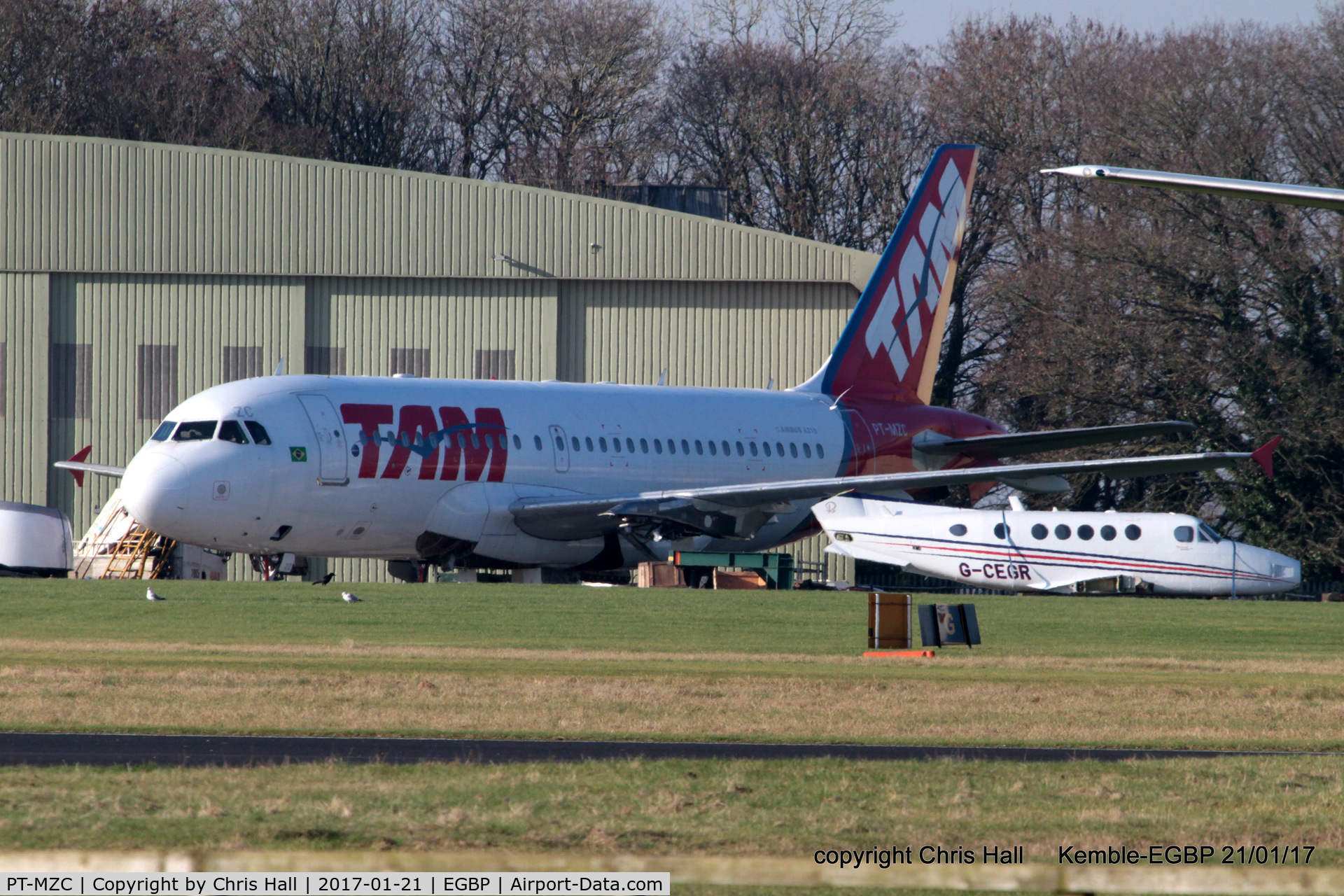 PT-MZC, 1999 Airbus A319-132 C/N 1092, being parted out by ASI at Kemble