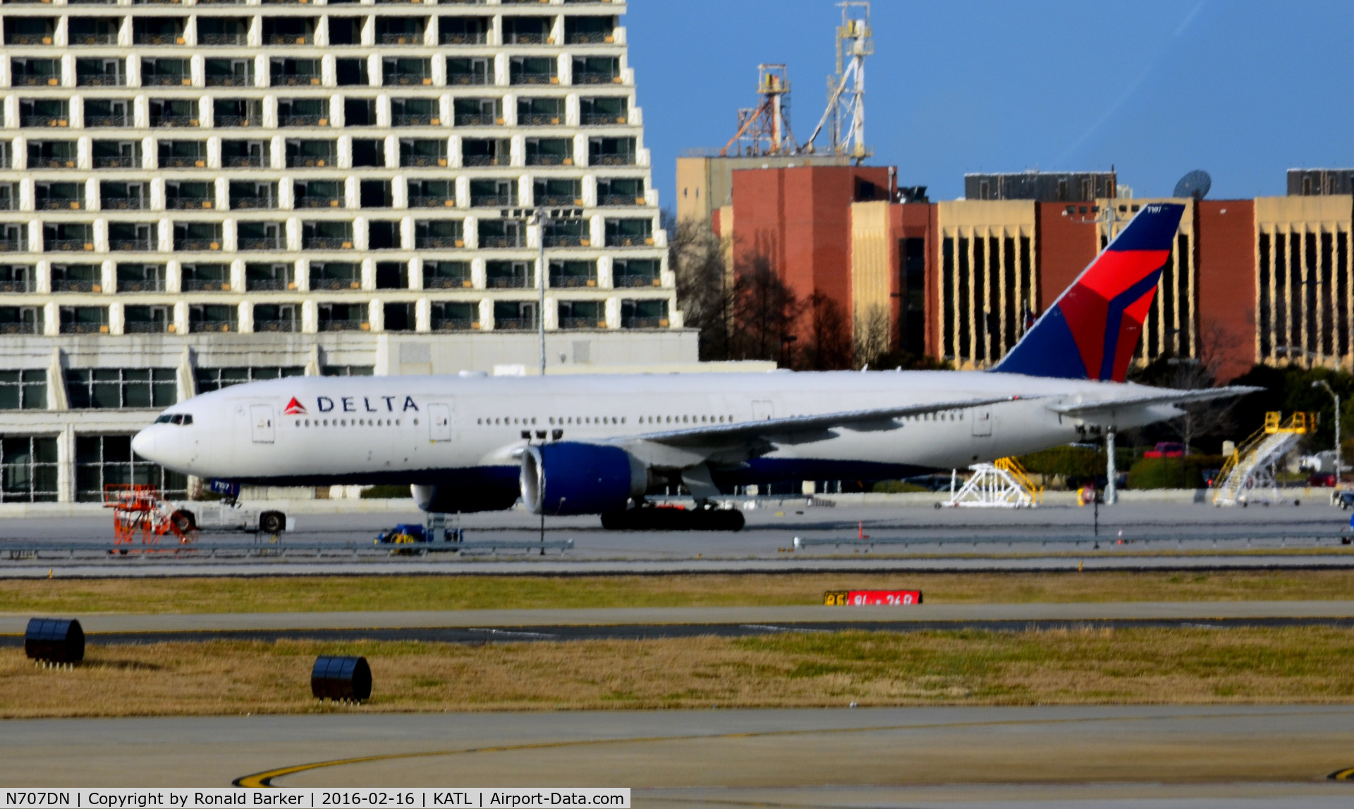 N707DN, 2009 Boeing 777-232/LR C/N 39091, Towed Atlanta