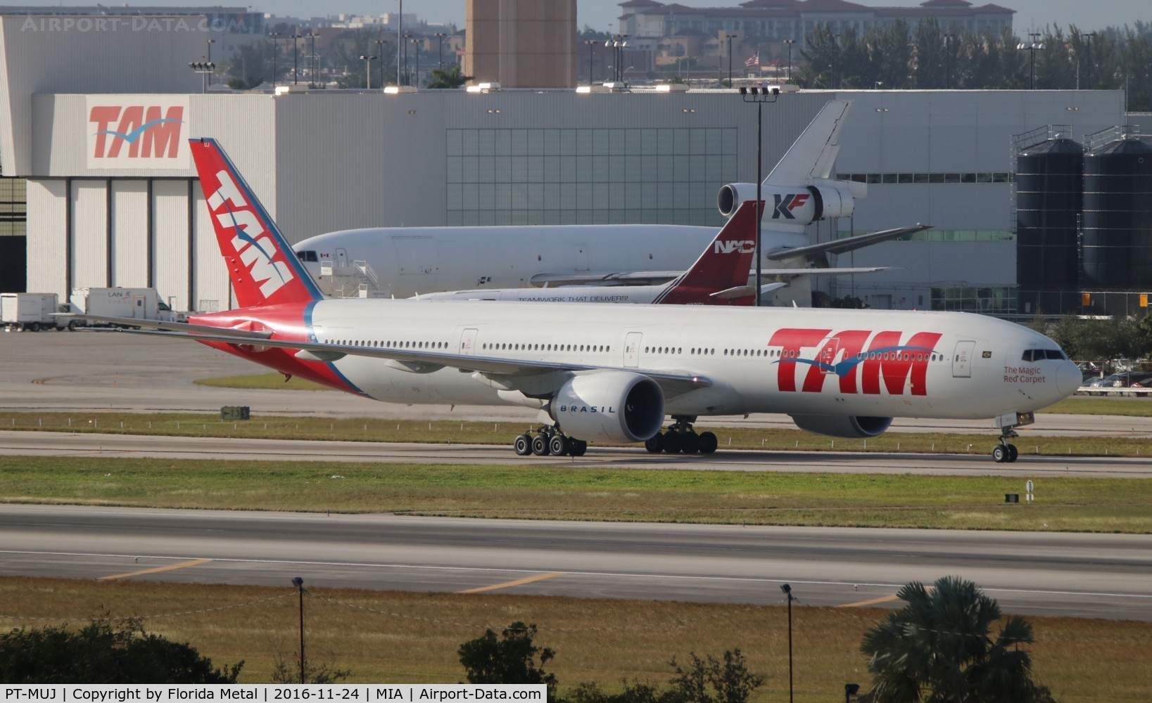 PT-MUJ, 2013 Boeing 777-32W/ER C/N 40588, TAM 777-300