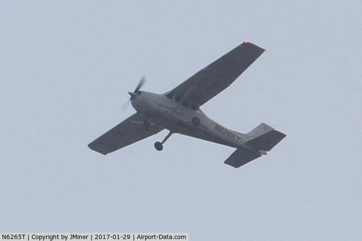 N6265T, 2008 Cessna 172S Skyhawk SP C/N 172S10733, Flying over Sleepy Hollow IL.