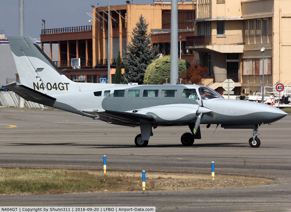 N404GT, 1978 Cessna 404 Titan C/N 404-0640, Taxiing to the General Aviation area