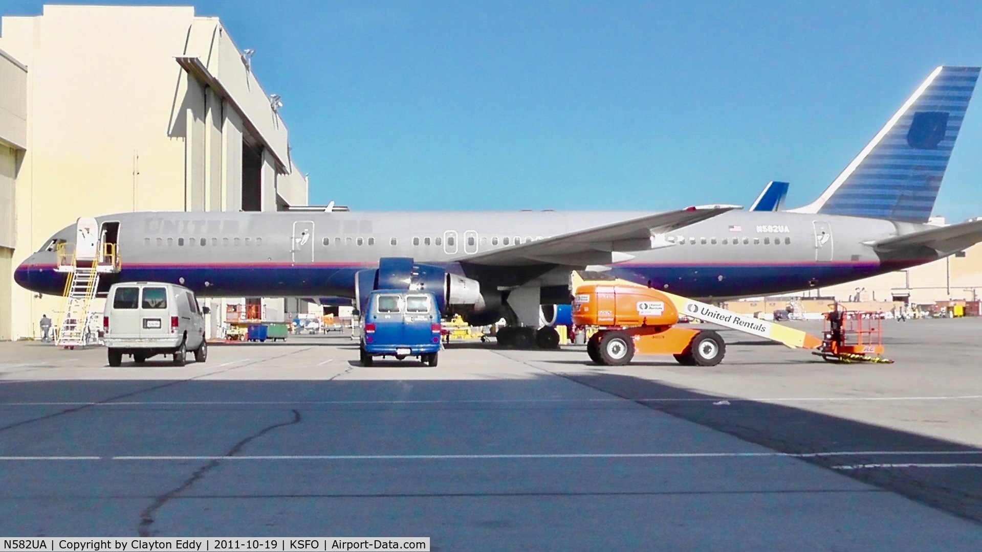 N582UA, 1993 Boeing 757-222 C/N 26702, SFO 2011
