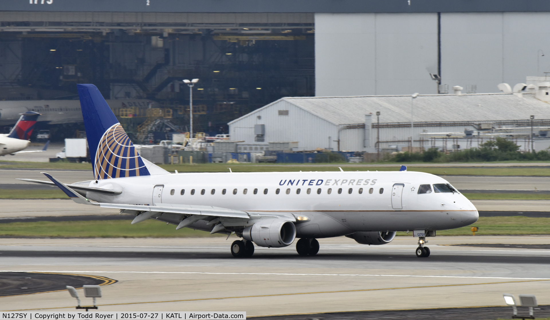 N127SY, 2014 Embraer 175LR (ERJ-170-200LR) C/N 17000441, Arriving at Atlanta