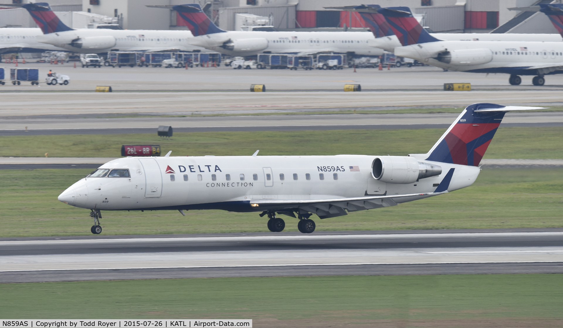 N859AS, 2000 Bombardier CRJ-200ER (CL-600-2B19) C/N 7421, Arriving at Atlanta
