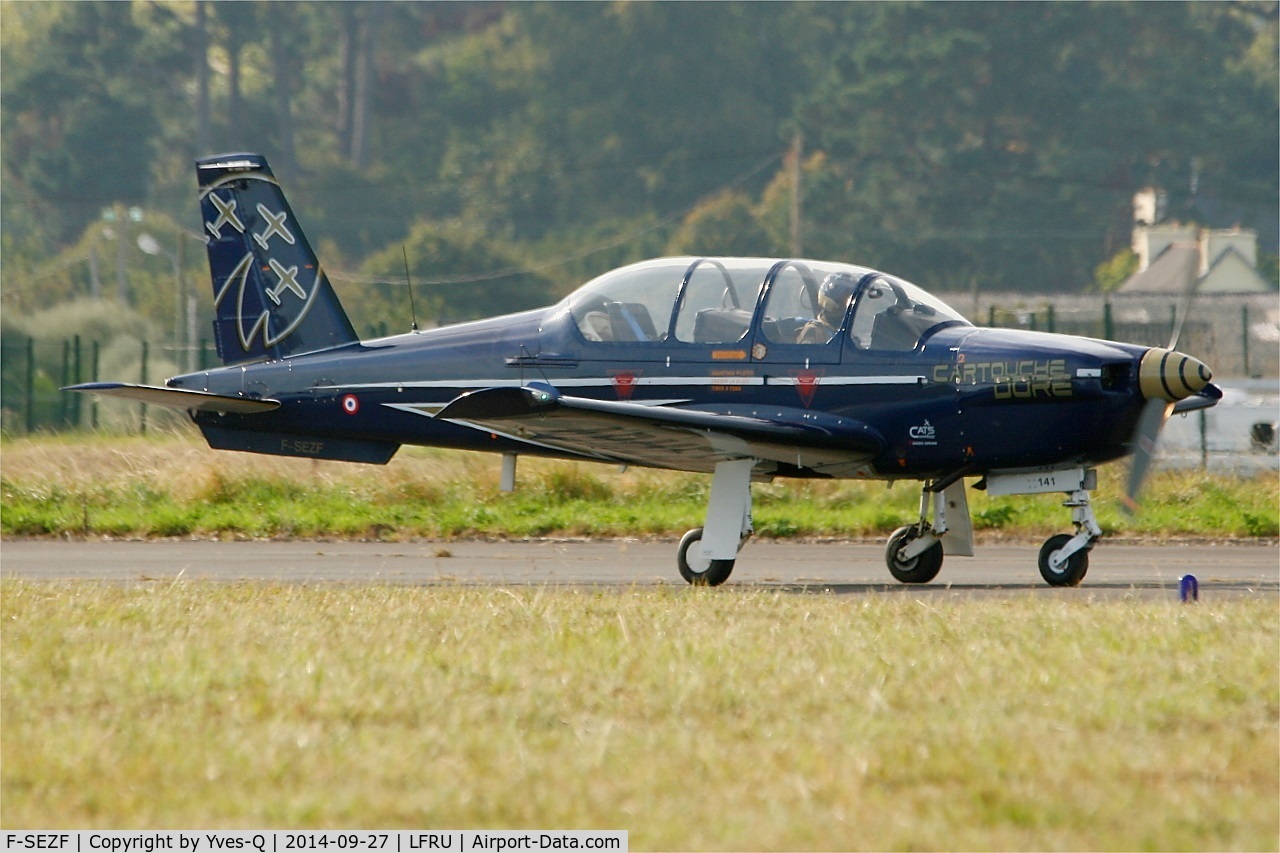 F-SEZF, Socata TB-30 Epsilon C/N 141, Socata TB30 Epsilon (F-SEYG), French Air Force Aerobatics Team Cartouche Doré, Morlaix-Ploujean airport (LFRU-MXN) Air show 2014