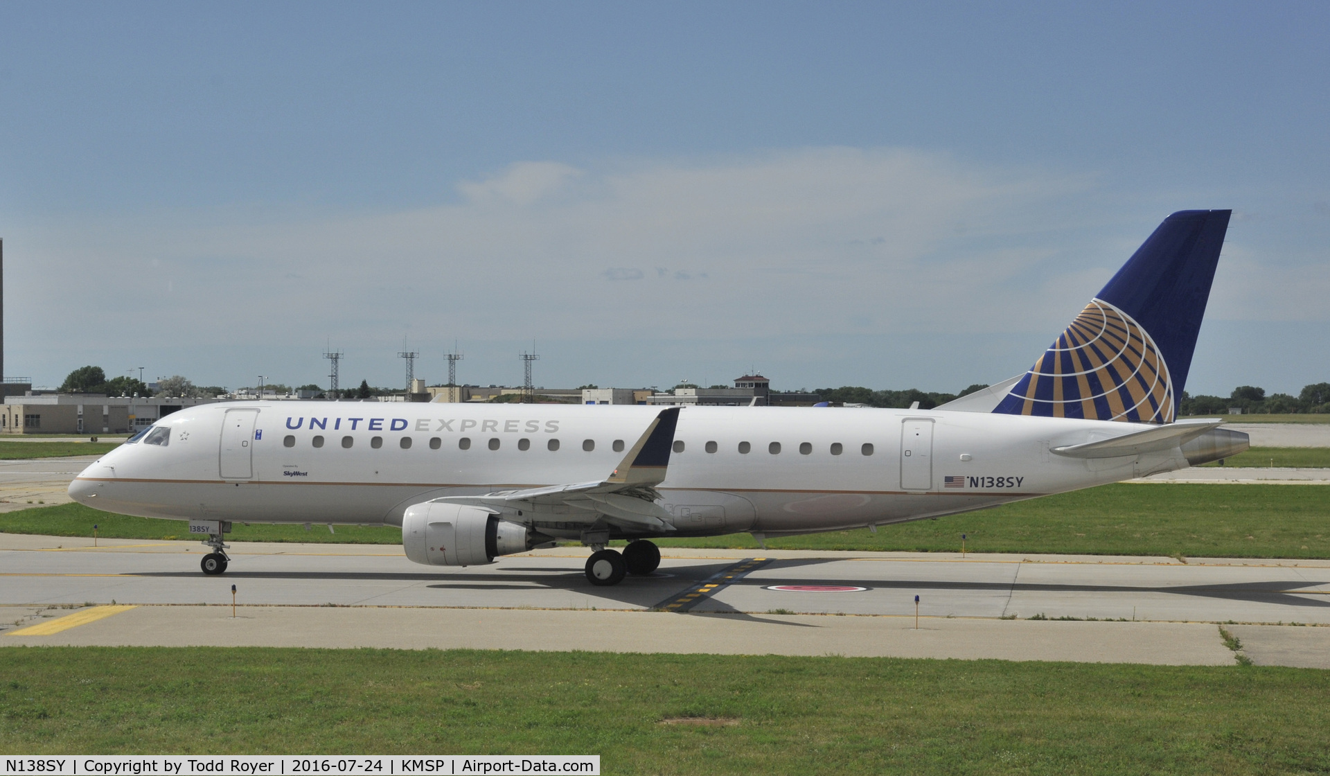 N138SY, 2015 Embraer 175LR (ERJ-170-200LR) C/N 17000446, United Express