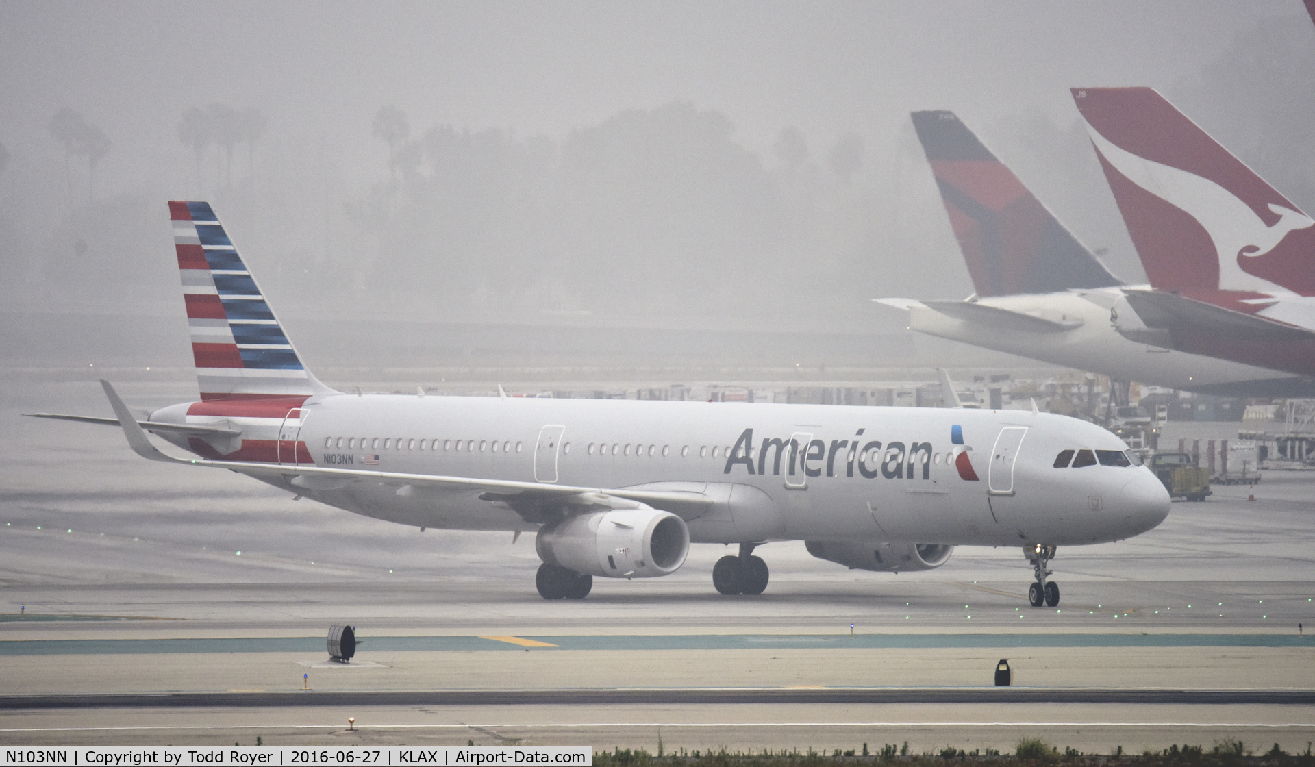 N103NN, 2013 Airbus A321-231 C/N 5884, Taxiing to gate at LAX on a foggy morning