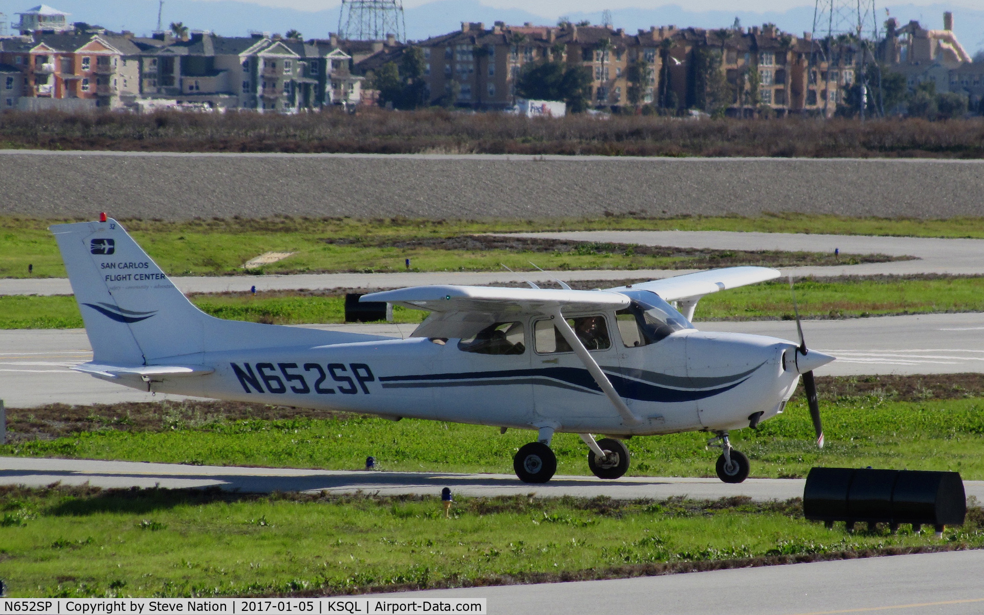 N652SP, 1998 Cessna 172S C/N 172S8058, San Carlos Flight Center 1998 Cessna 172S Skyhawk taxiing in @ KSQL home base