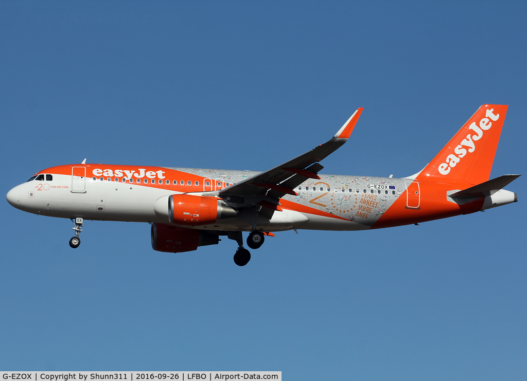 G-EZOX, 2015 Airbus A320-214 C/N 6837, Landing rwy 32L with special c/s