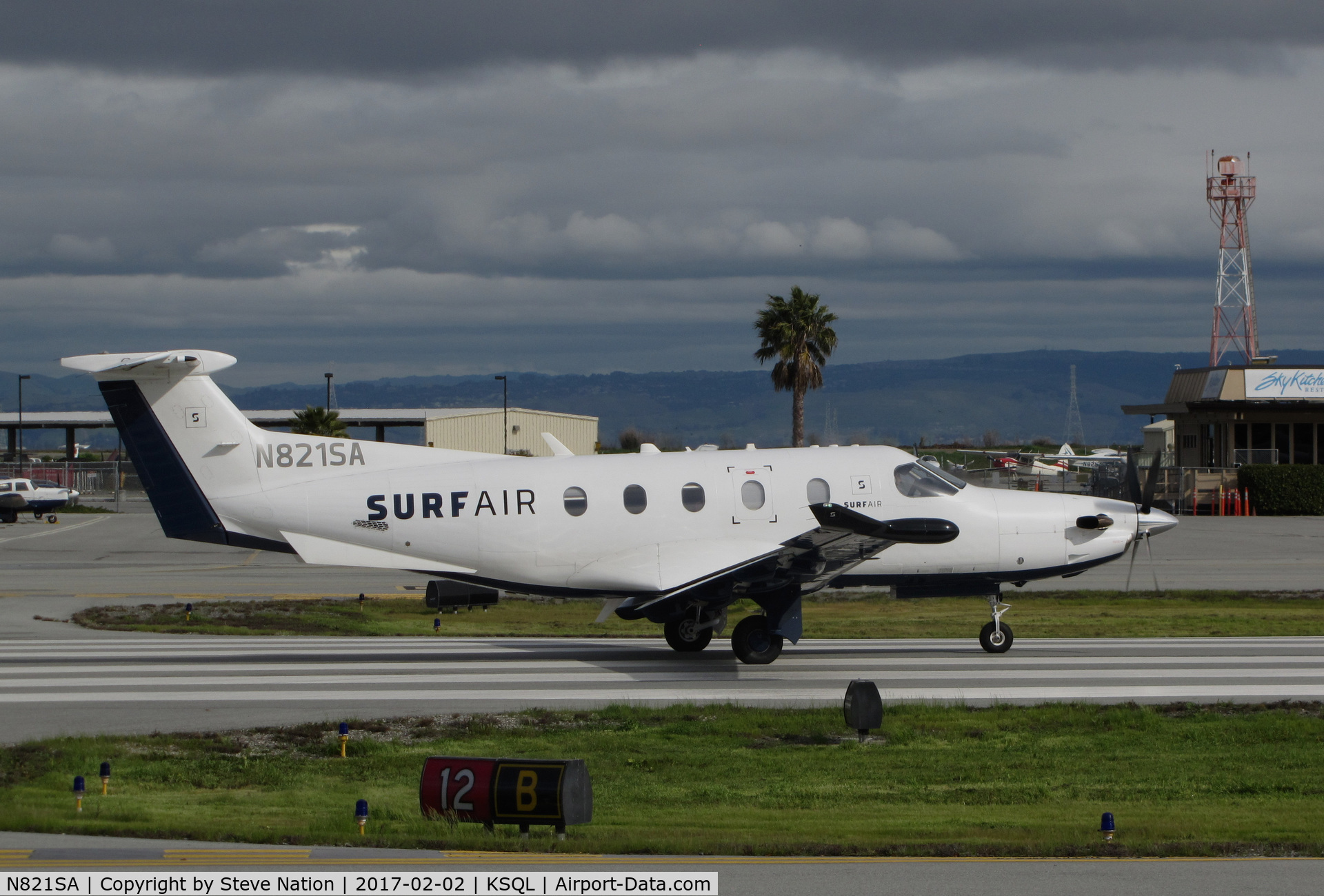 N821SA, 2015 Pilatus PC-12/47E C/N 1516, Surf Air 2015 Pilatus PC-12/47E rolling on take-off @ San Carlos Airport, CA