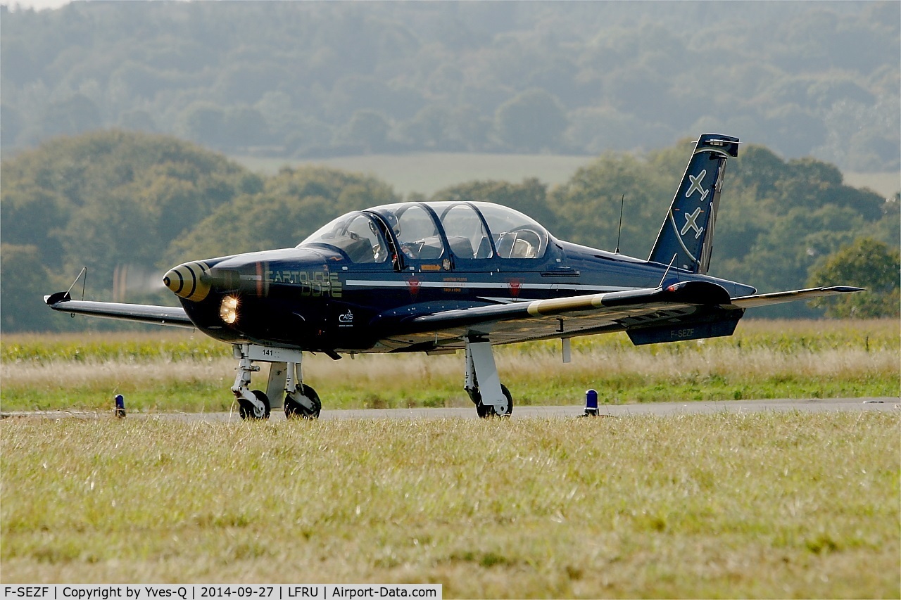 F-SEZF, Socata TB-30 Epsilon C/N 141, Socata TB30 Epsilon (F-SEYG), French Air Force Aerobatics Team Cartouche Doré, Morlaix-Ploujean airport (LFRU-MXN) Air show 2014