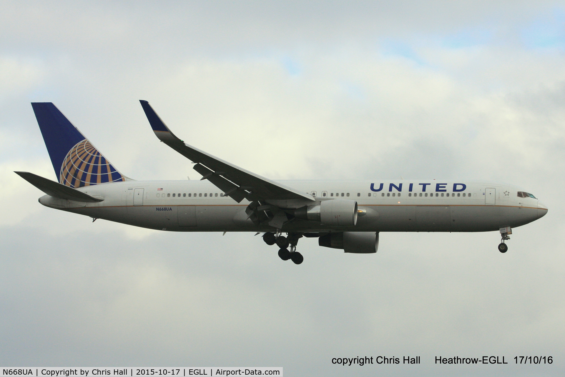 N668UA, Boeing 767-322 C/N 27210, United