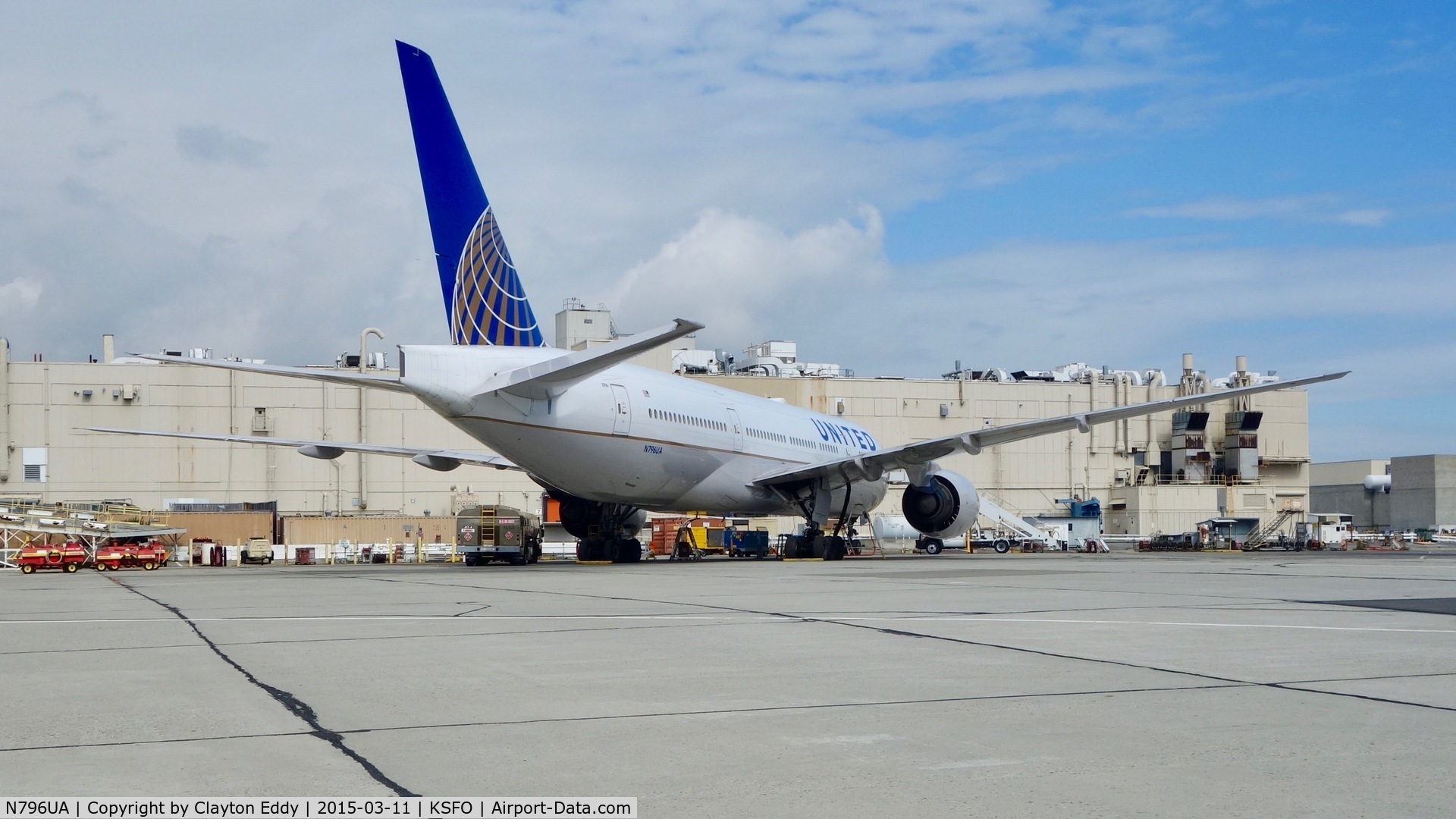 N796UA, 1998 Boeing 777-222 C/N 26931, SFO 2015