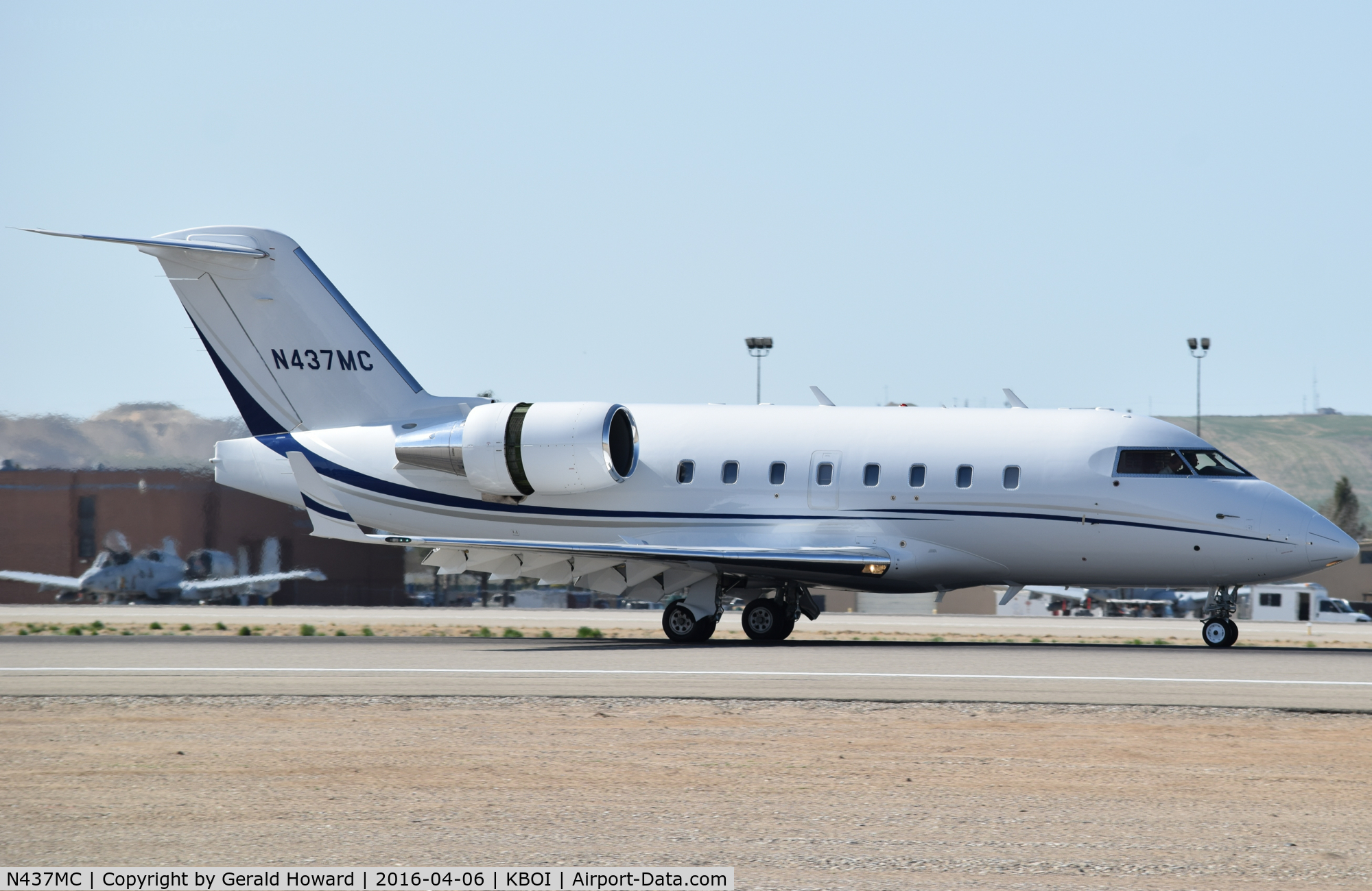 N437MC, 2002 Bombardier Challenger 604 (CL-600-2B16) C/N 5537, Landing roll out on RWY 28R.