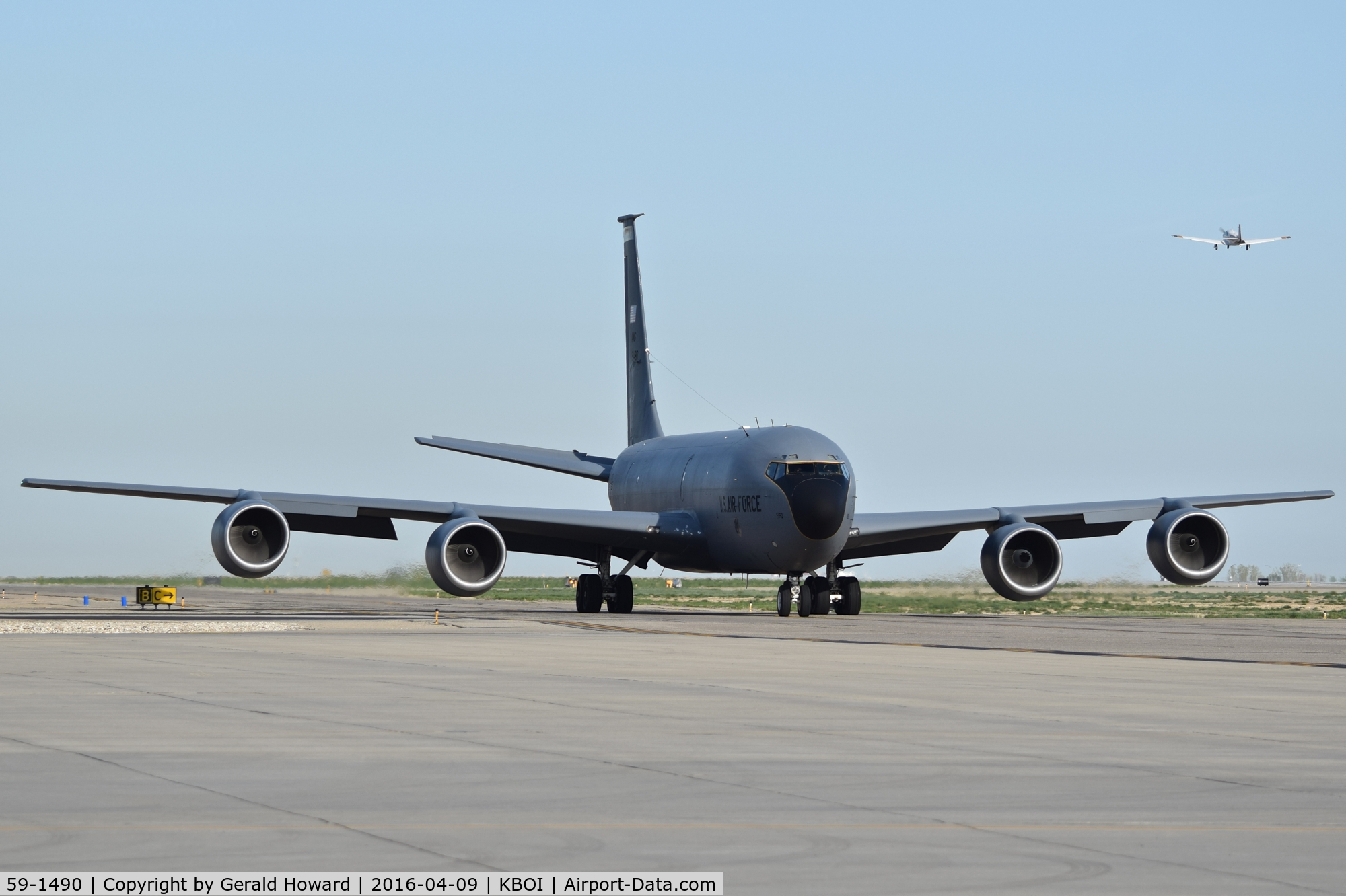 59-1490, 1959 Boeing KC-135T Stratotanker C/N 17978, 171st ARW, Pennsylvania ANG, Pittsburgh ANG Base. Taxing on Bravo for RWY 28L.