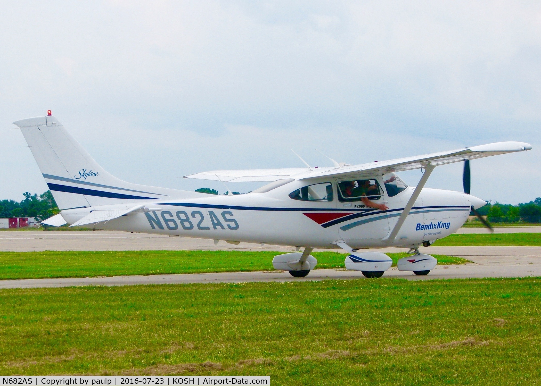 N682AS, 1997 Cessna 182S Skylane C/N 18280007, At Oshkosh.