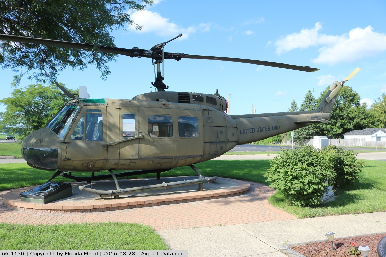 66-1130, 1966 Bell UH-1D Iroquois C/N 5613, UH-1D near Pontiac Airport