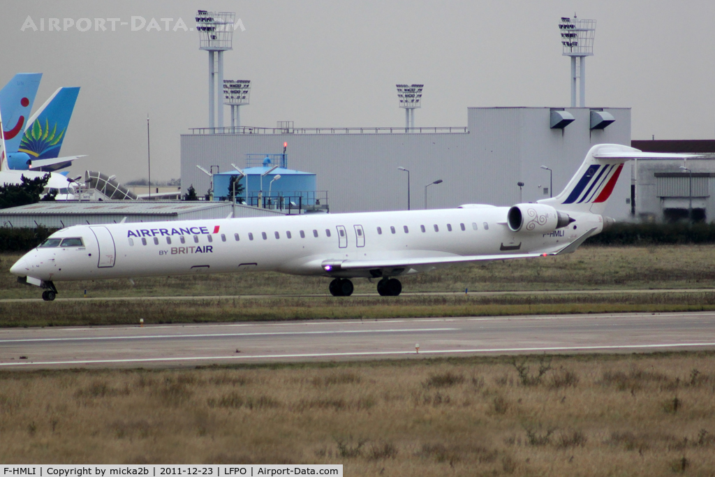 F-HMLI, 2011 Bombardier CRJ-1000EL NG (CL-600-2E25) C/N 19014, Taxiing